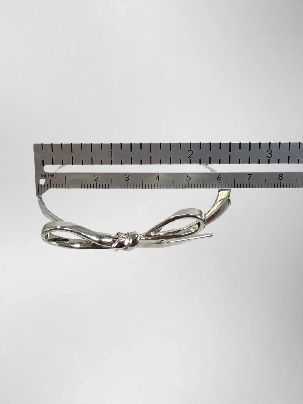 Kate Spade New York Love Notes Silver Tone Large Bow Hinge Bracelet Size 6.5